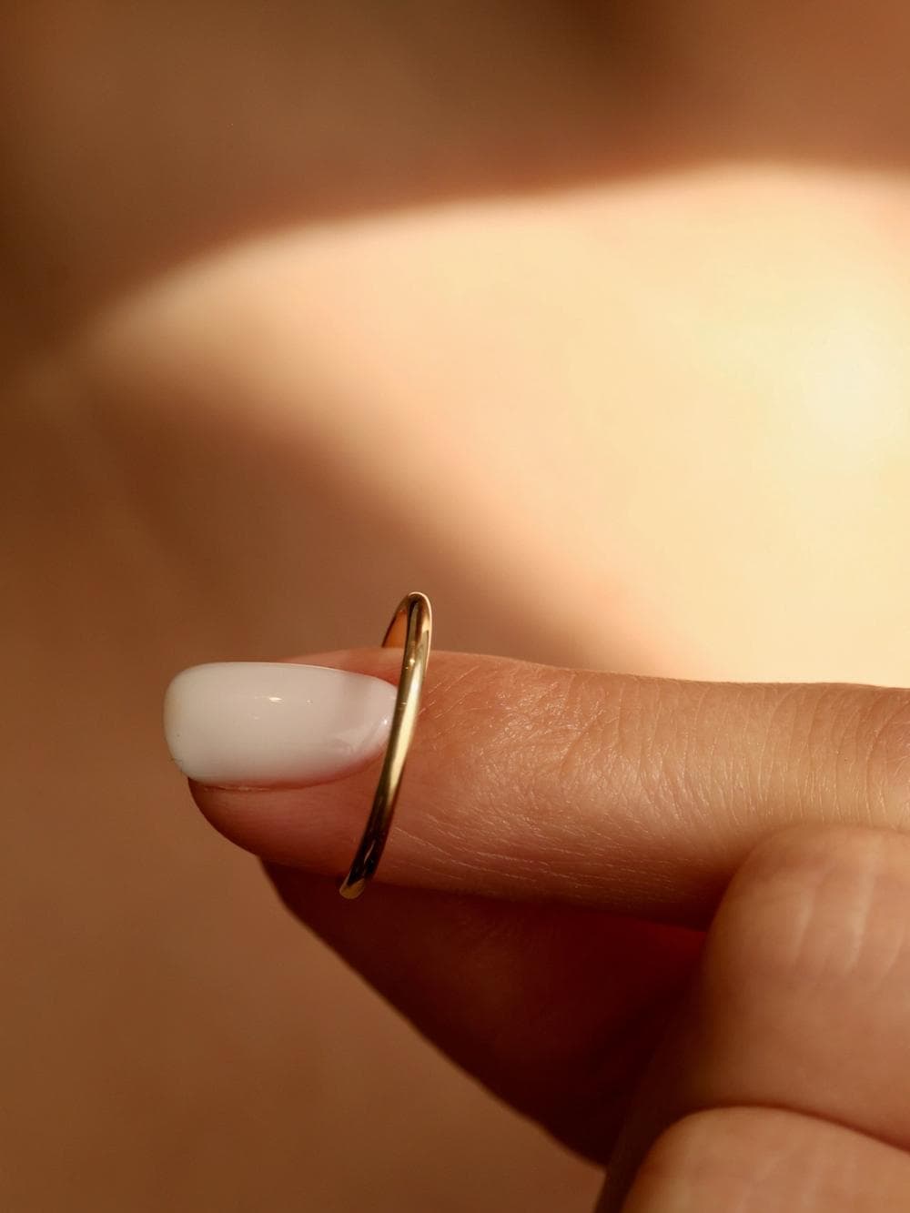 Classic 1mm Wedding Ring with finger