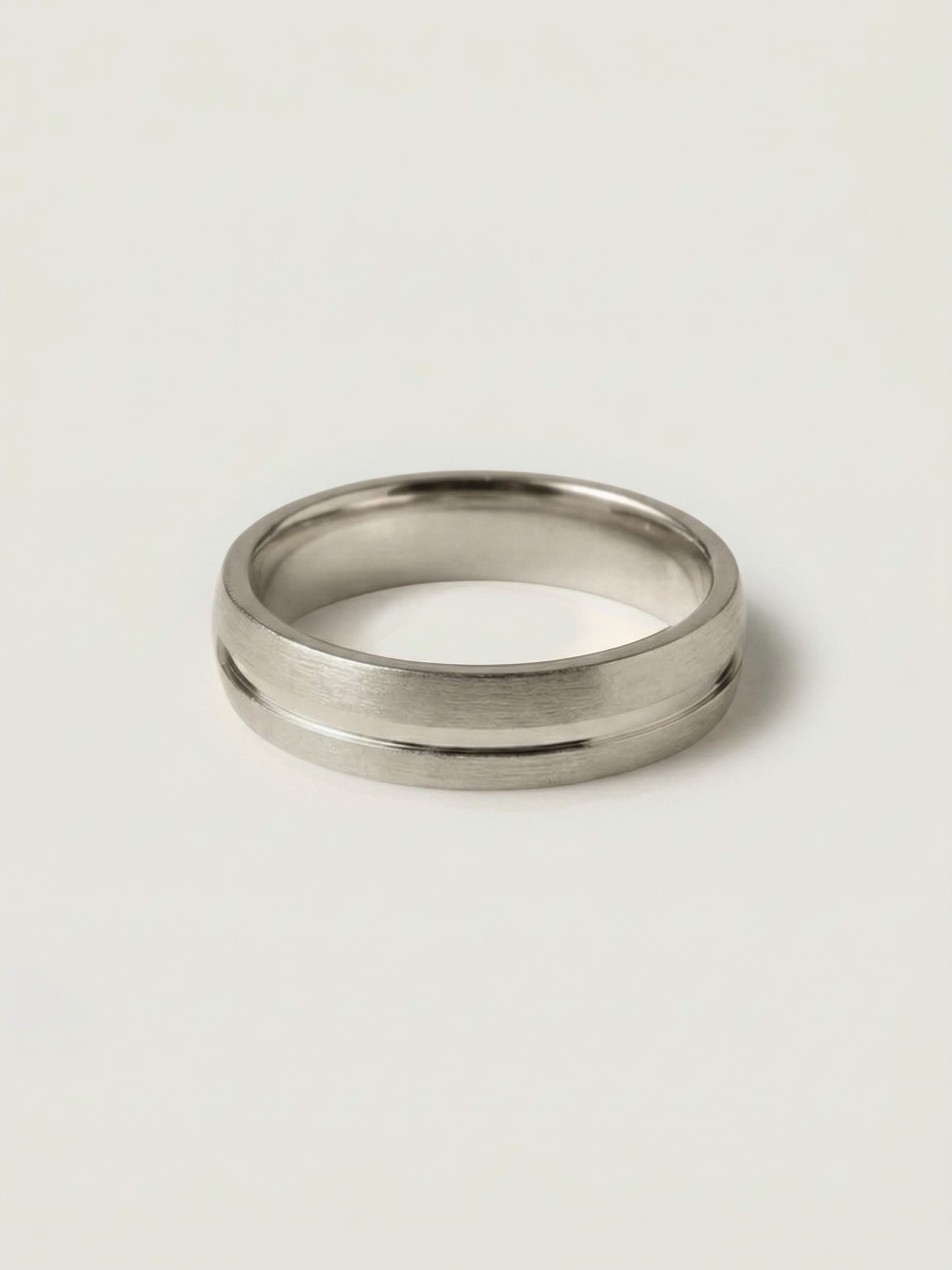 Horizon Ring in White Gold