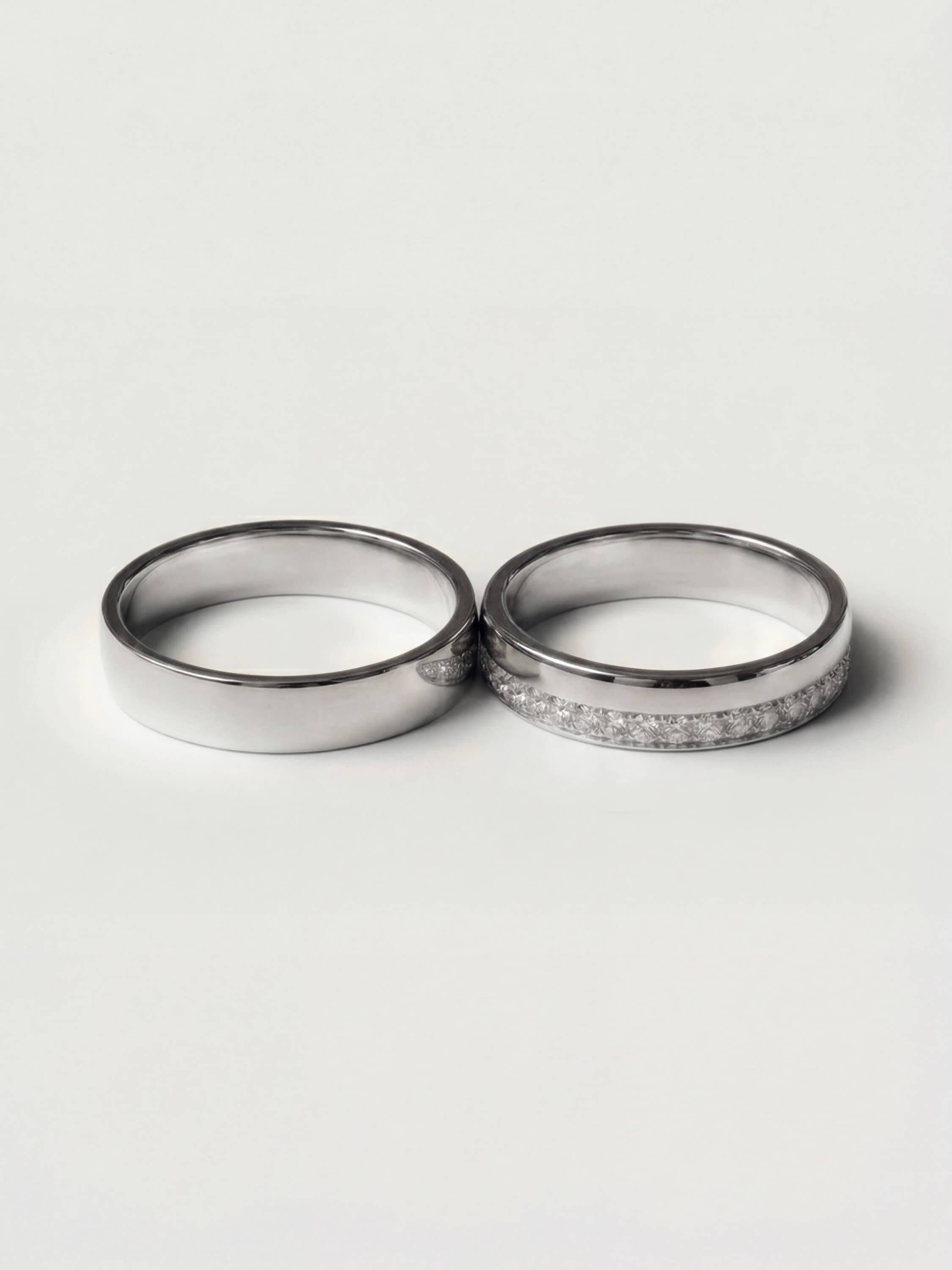 Classic 5mm and Threshold duo wedding rings in white gold