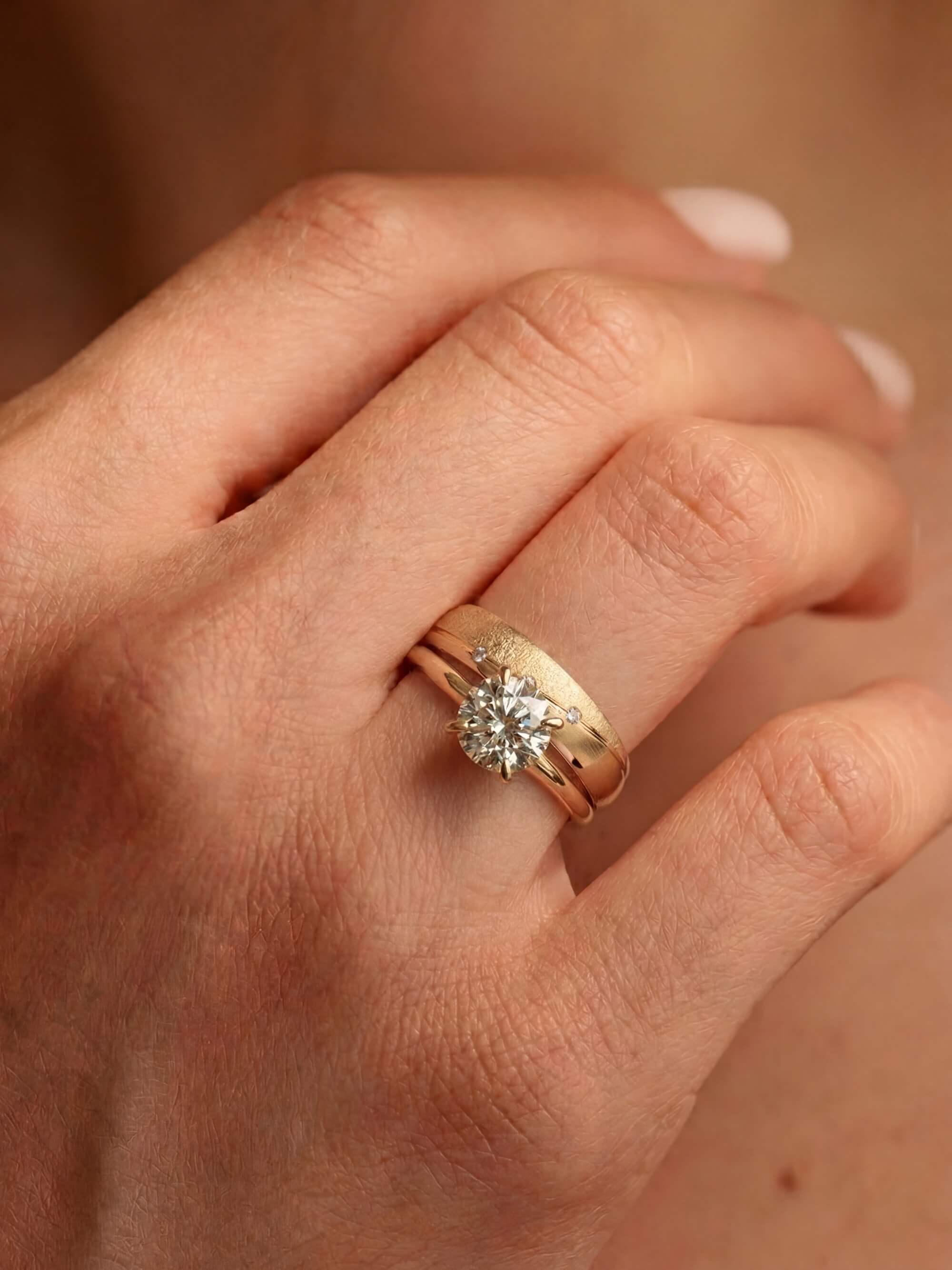 Classic Ring set M with Starlit Waves duo worn on woman