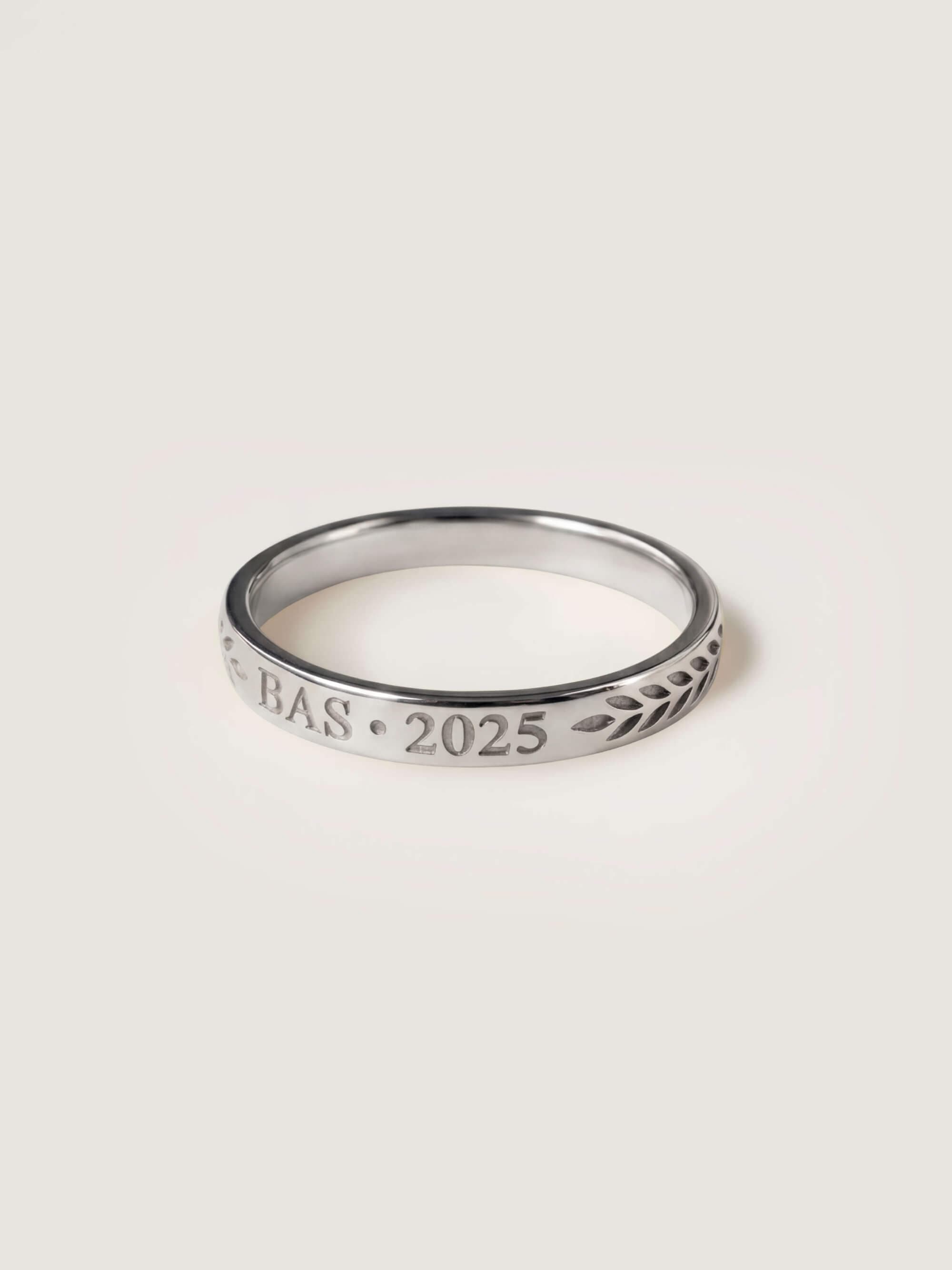 Classic Graduation Ring in white gold
