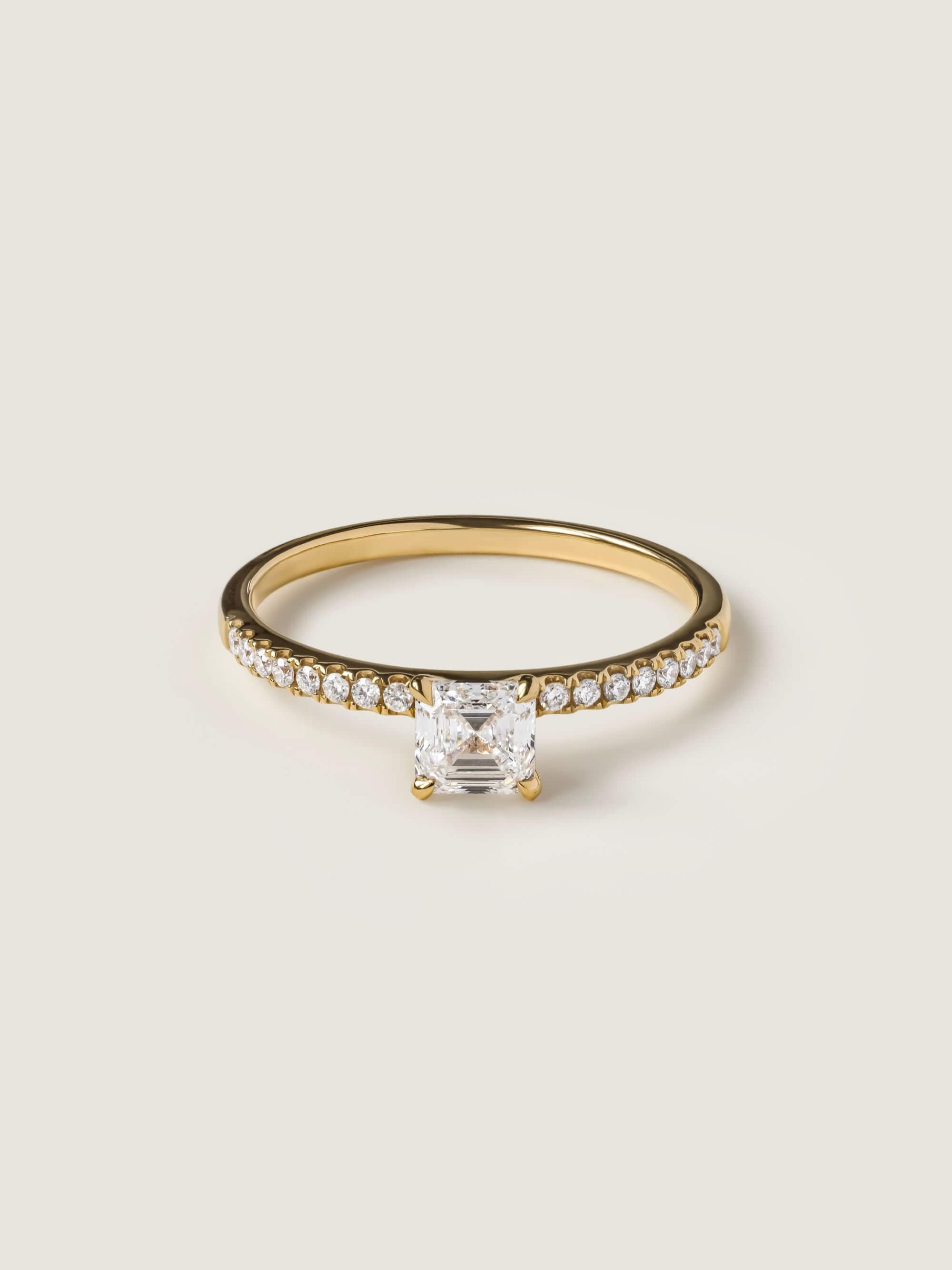Pavé Asscher Cut Ring in yellow gold