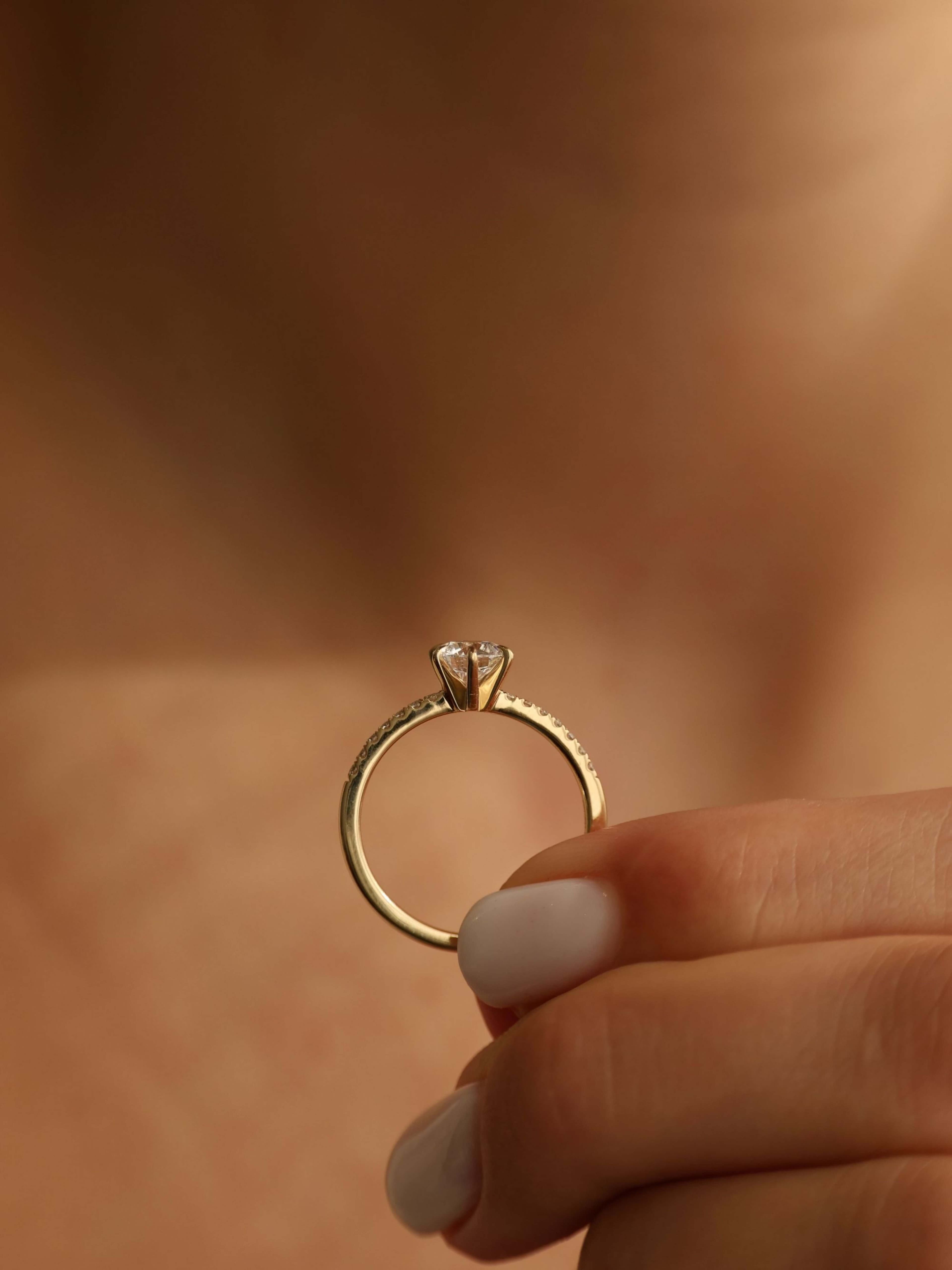 Aurelia Pavé Ring on finger v3