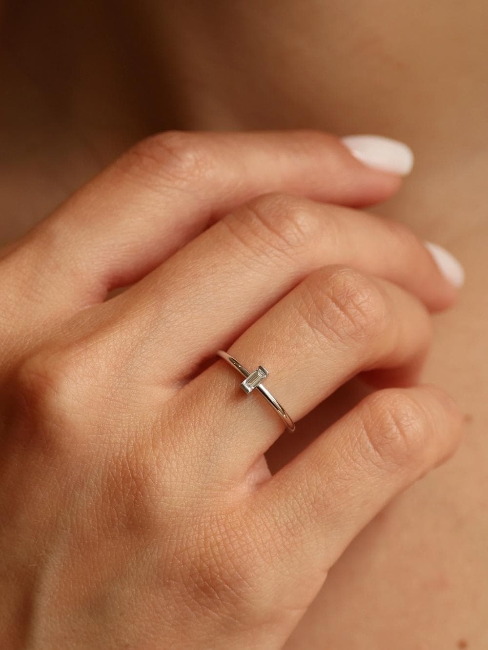 Baguette Ring on hand white gold v2