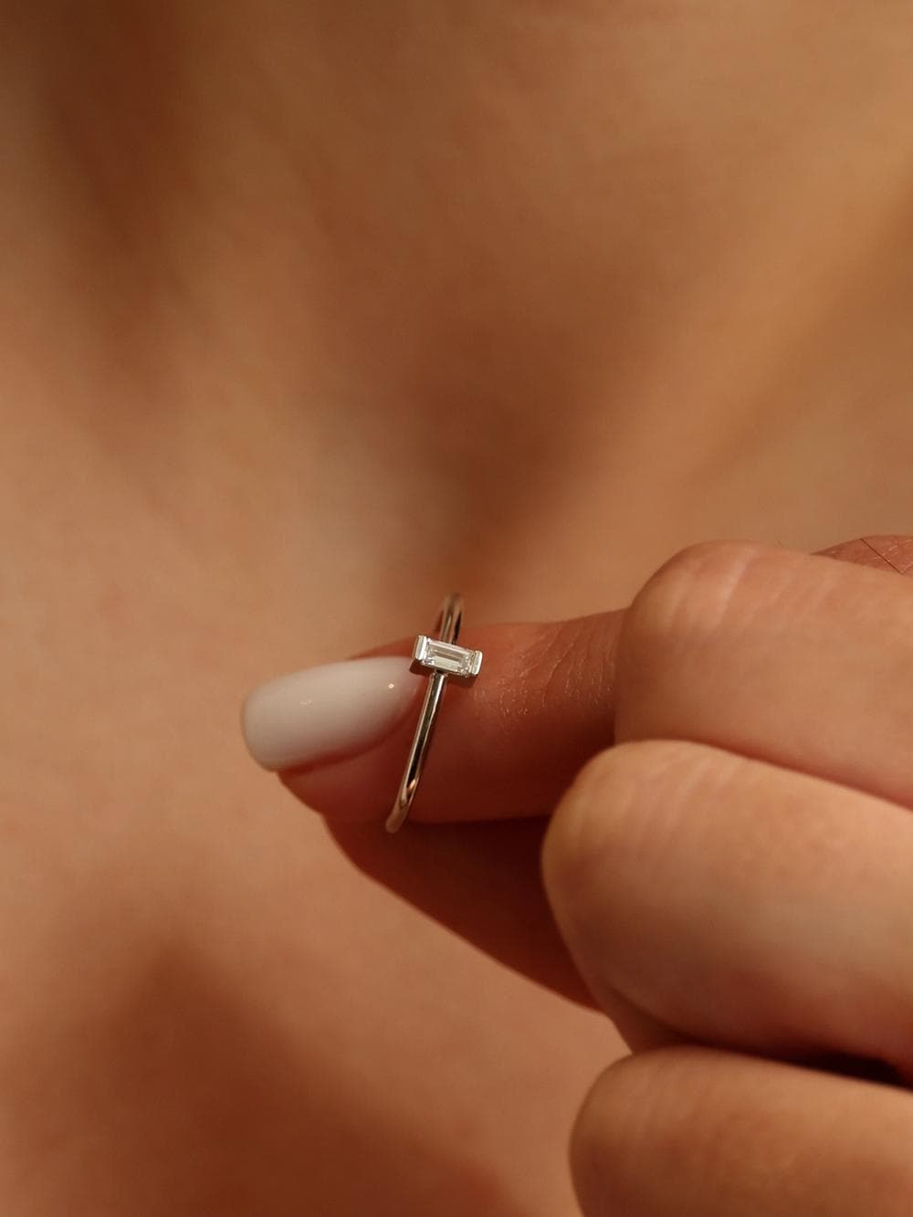 Baguette Ring studio view white gold v2