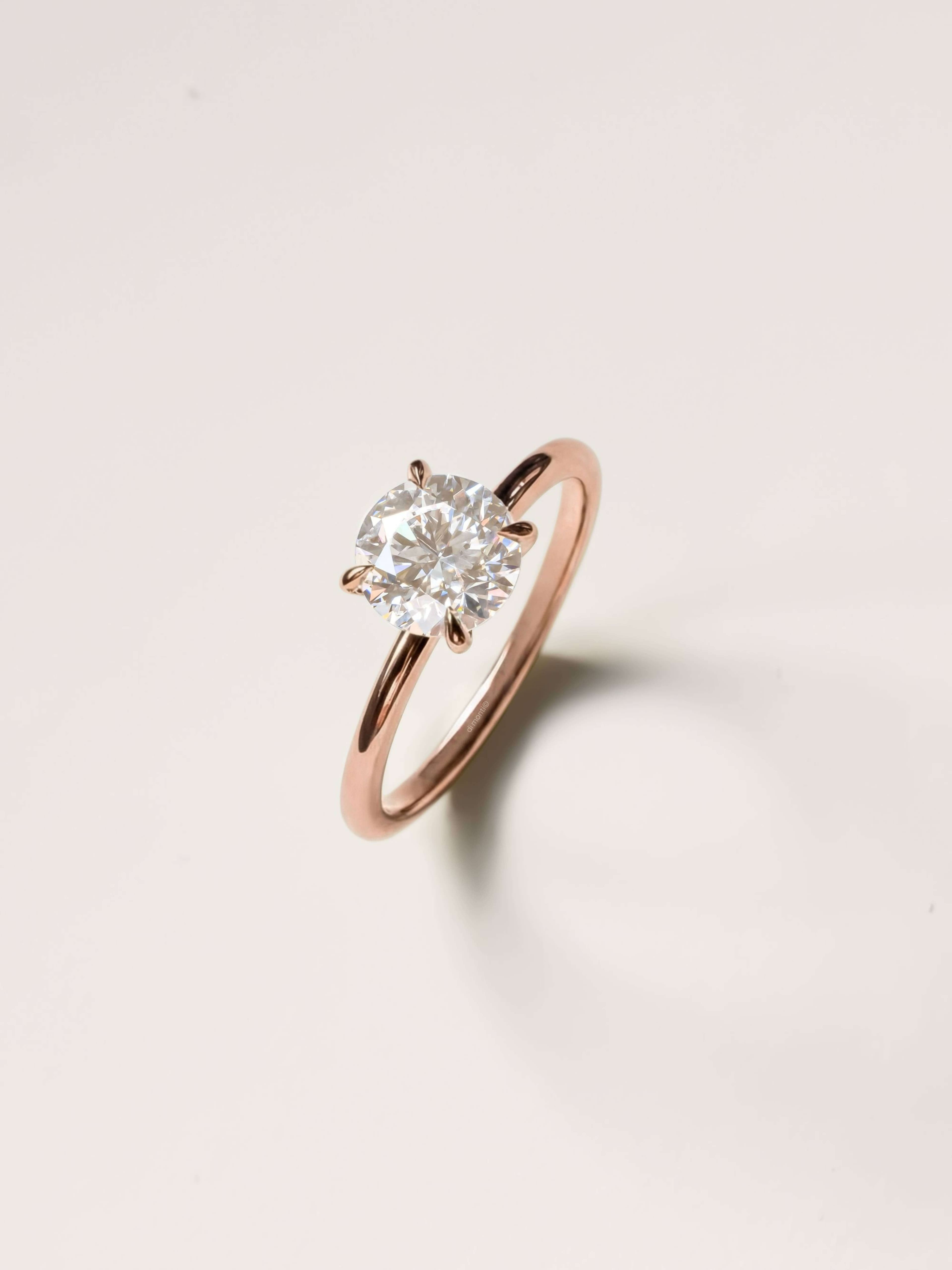 Classic Ring M in rose gold