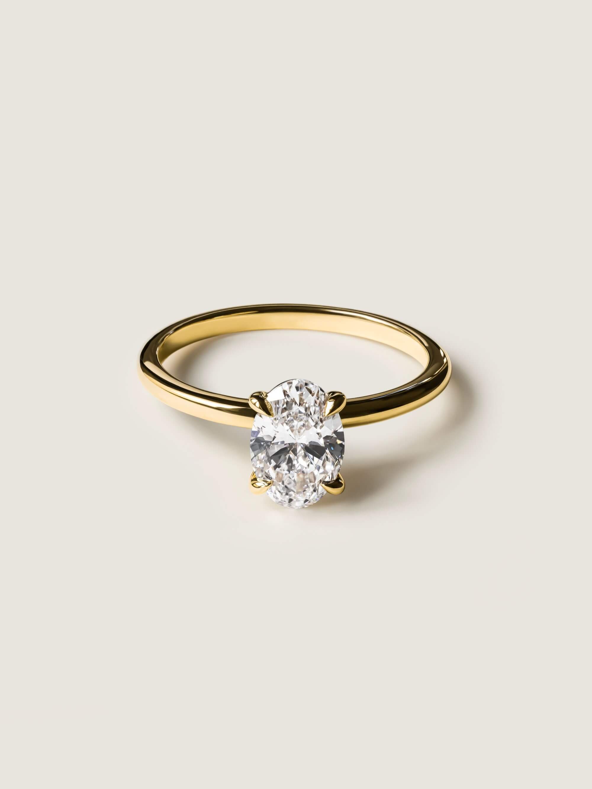 Classic Oval Cut Ring M in yellow gold