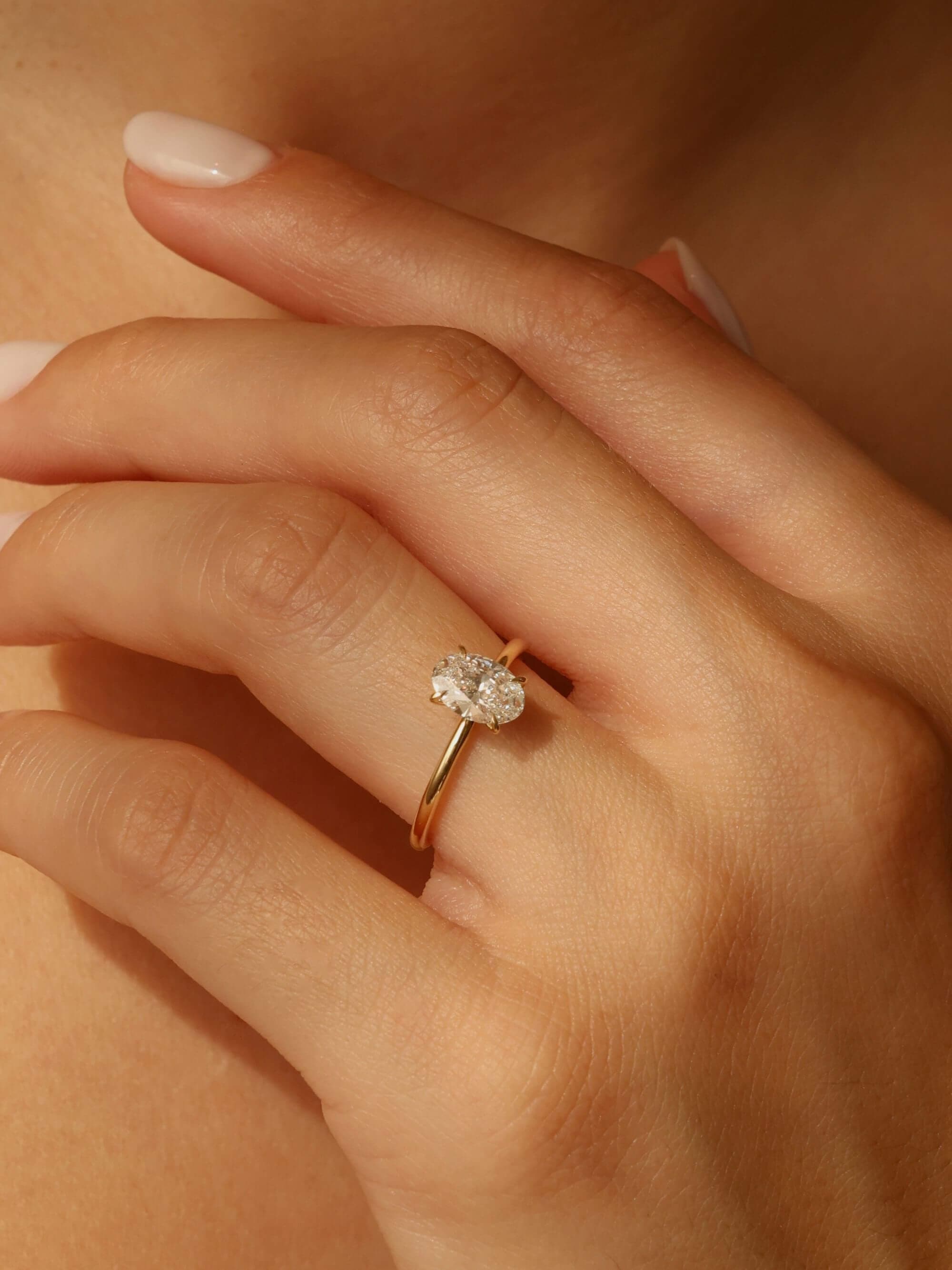 Classic Oval Cut Ring M on hand v2