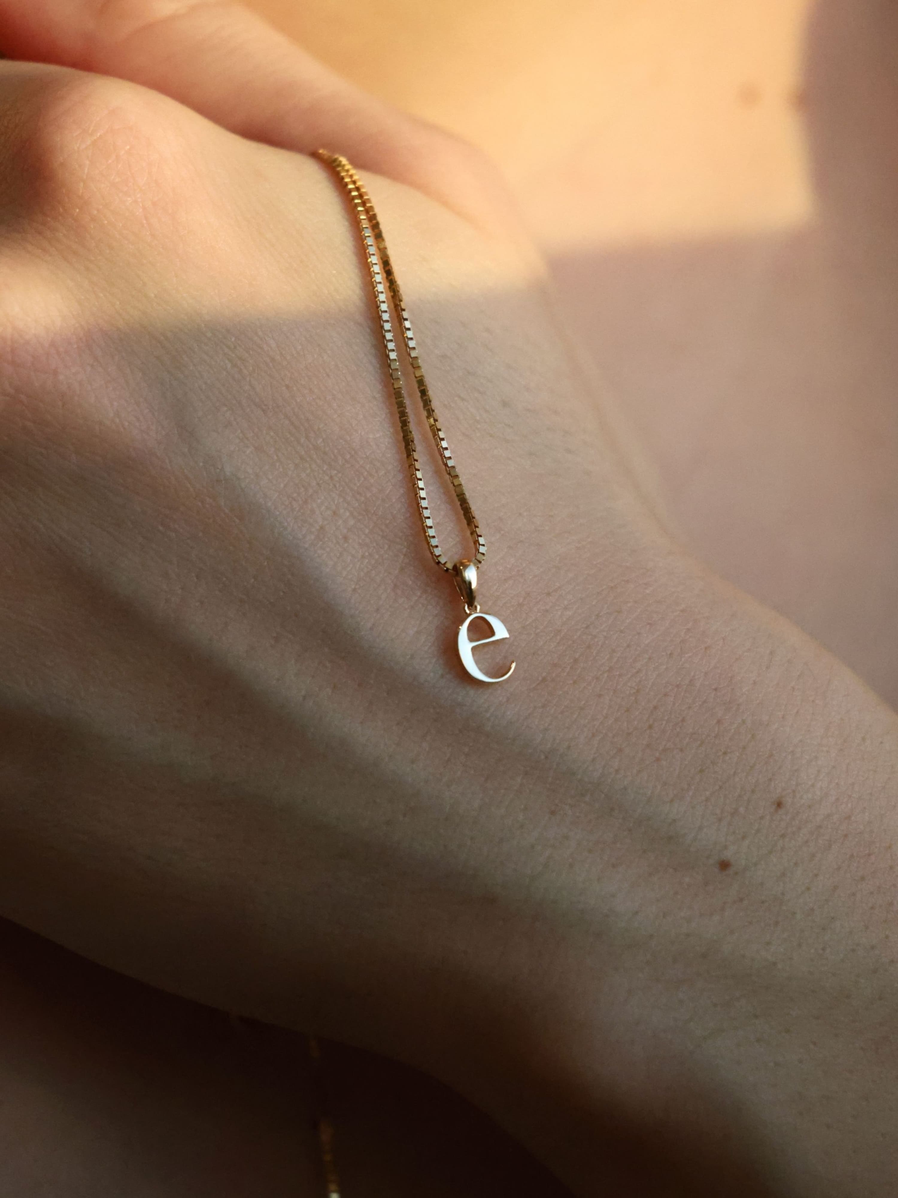 E Initial Pendant in 18k gold