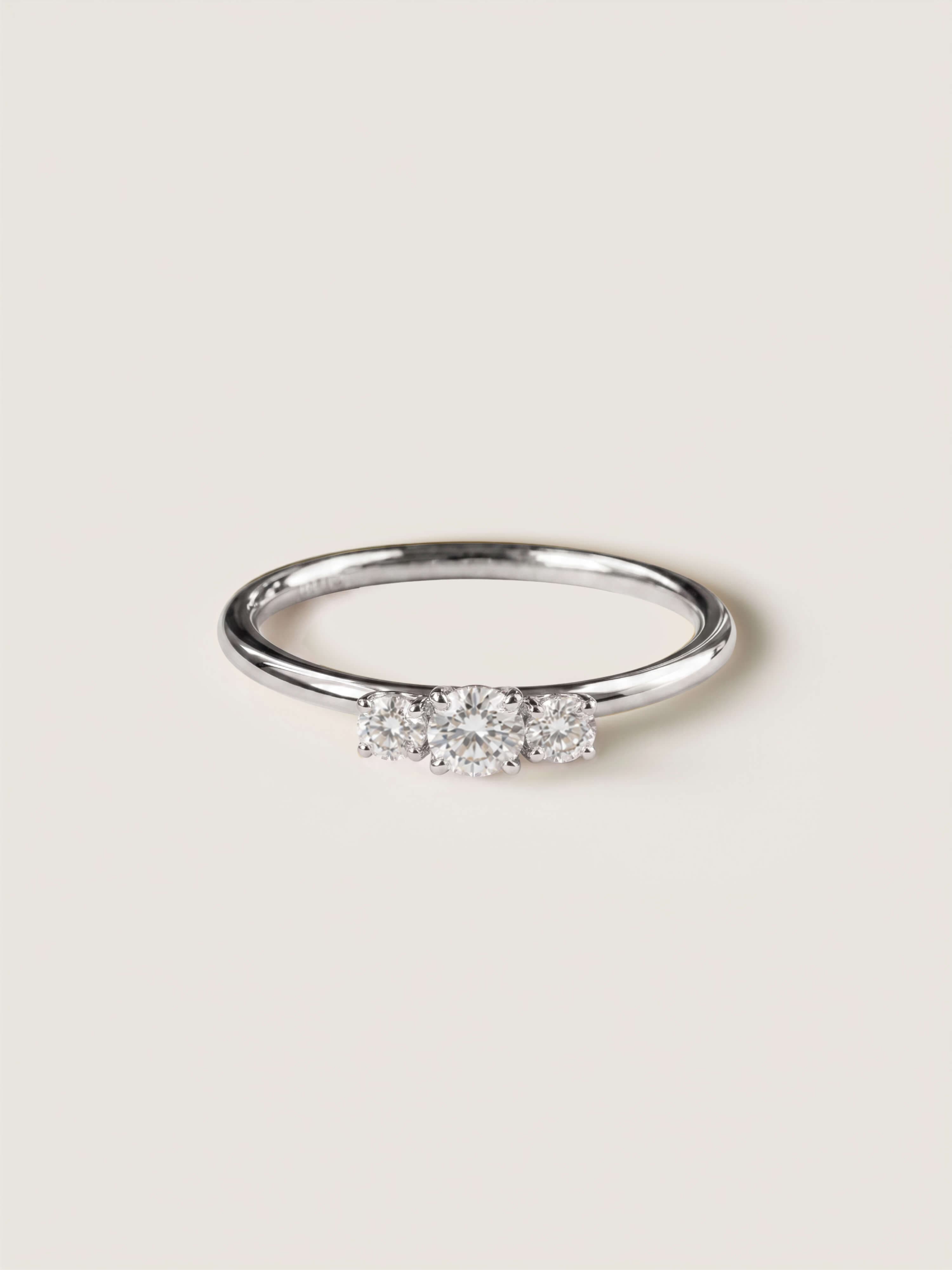 Josebeth Ring in white gold with diamonds