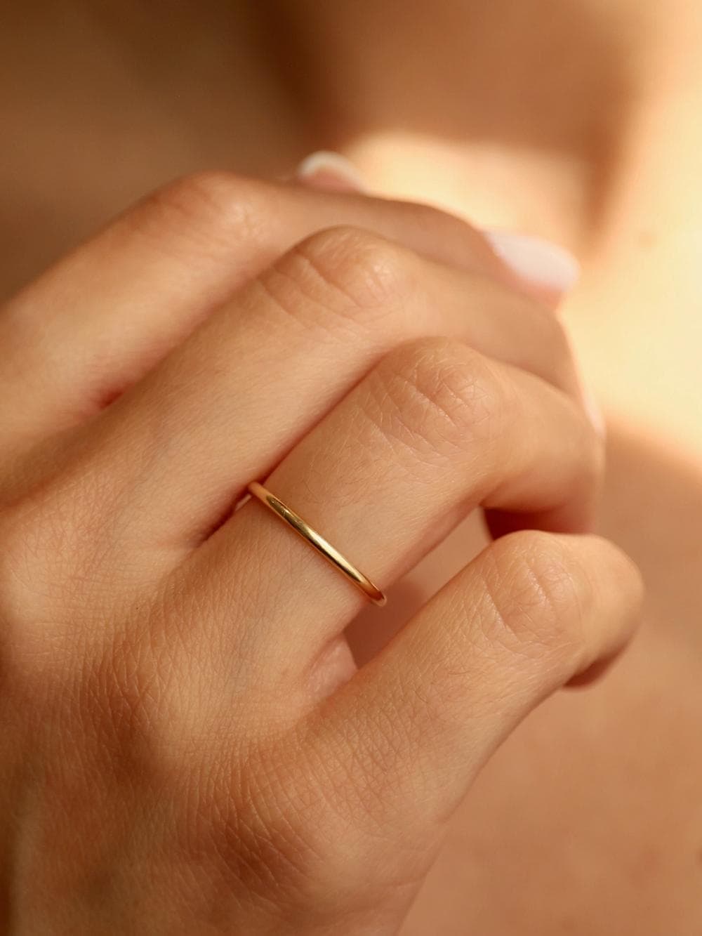 Classic 1mm Wedding Ring with hand