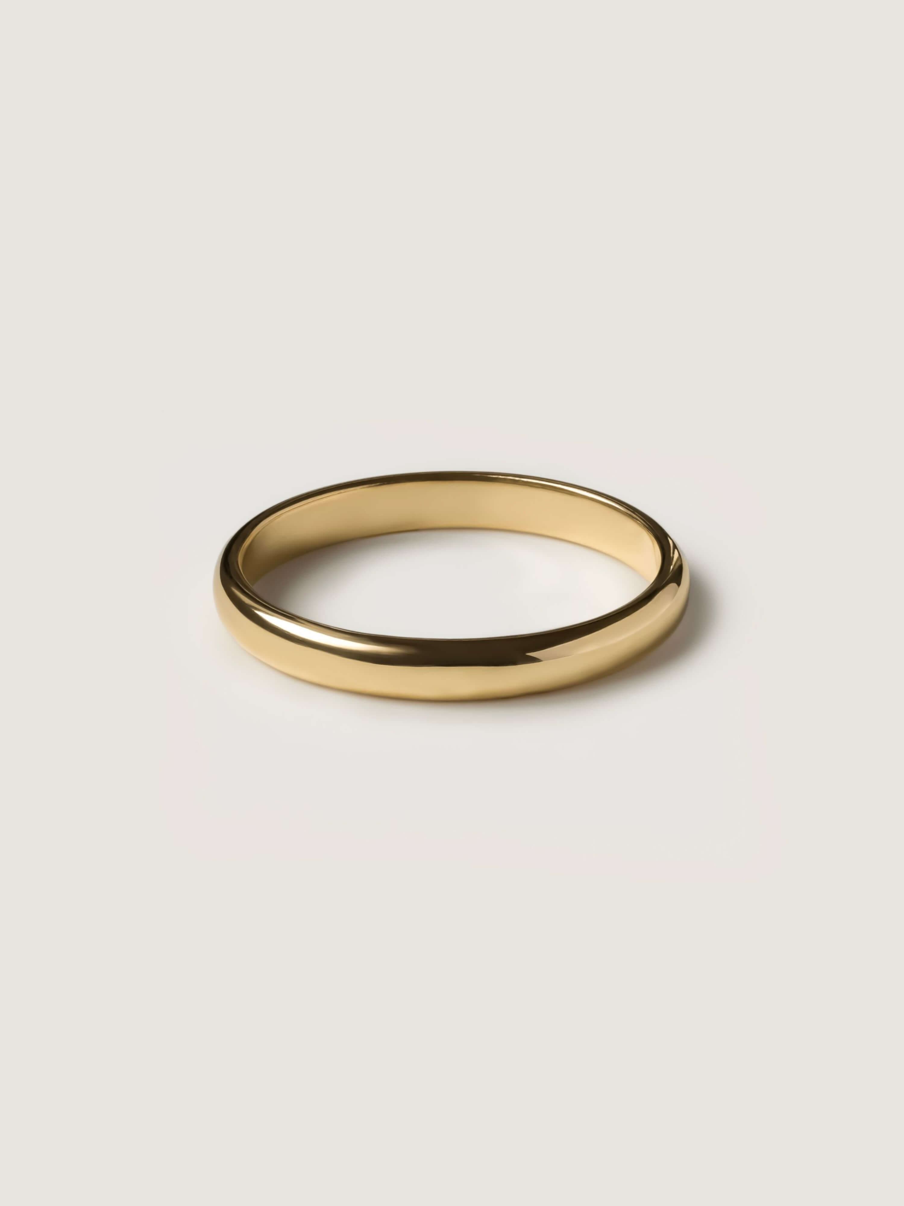 Classic 3 mm half-round wedding ring in yellow gold