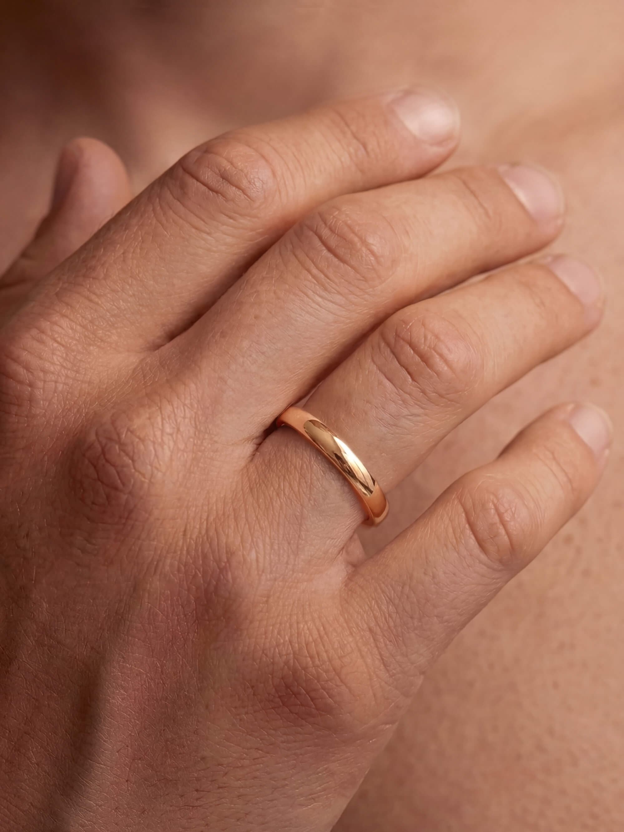 Classic 3 mm Wedding Ring on man's hand