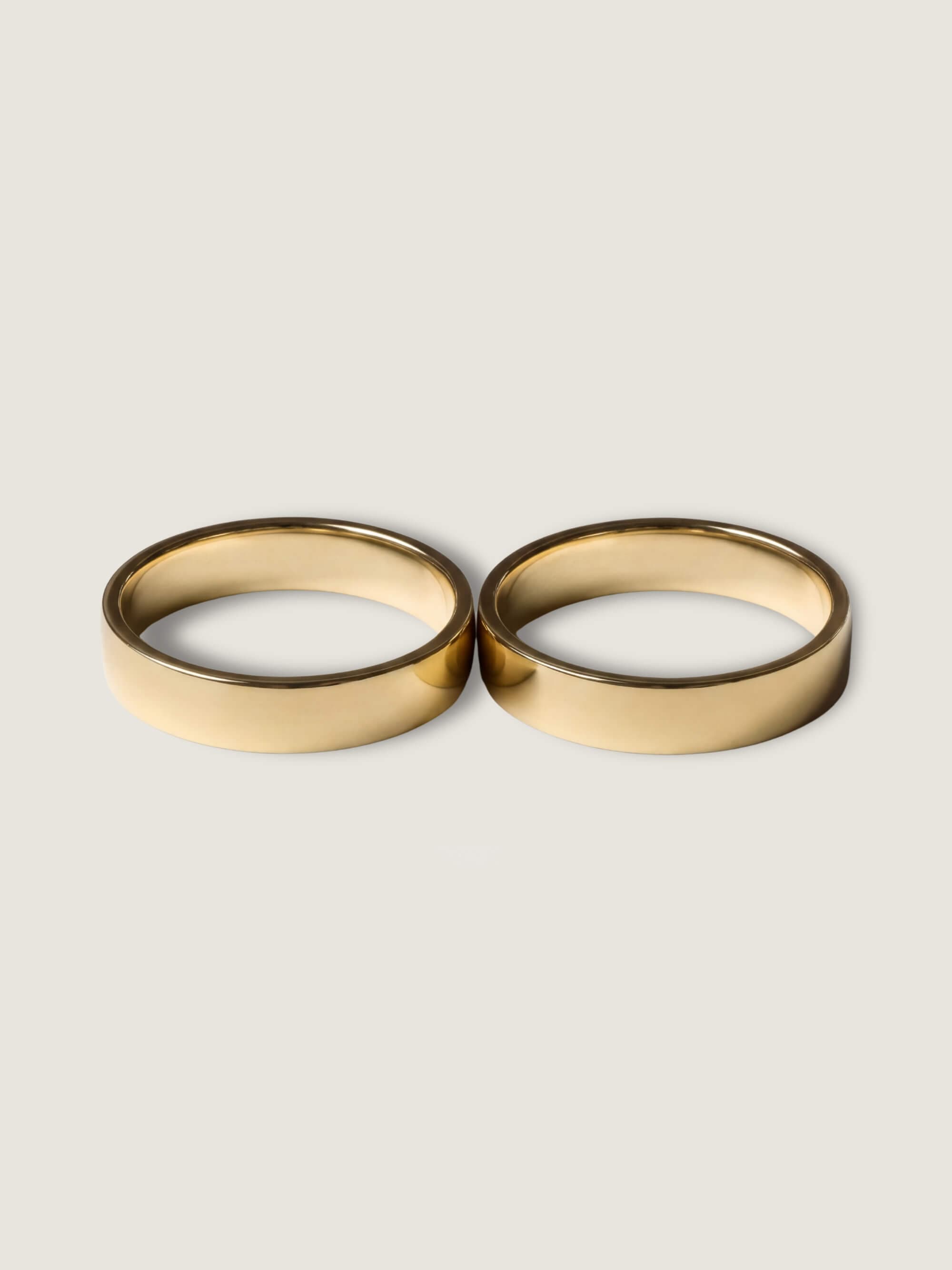 Classic 5 mm duo wedding rings in yellow gold