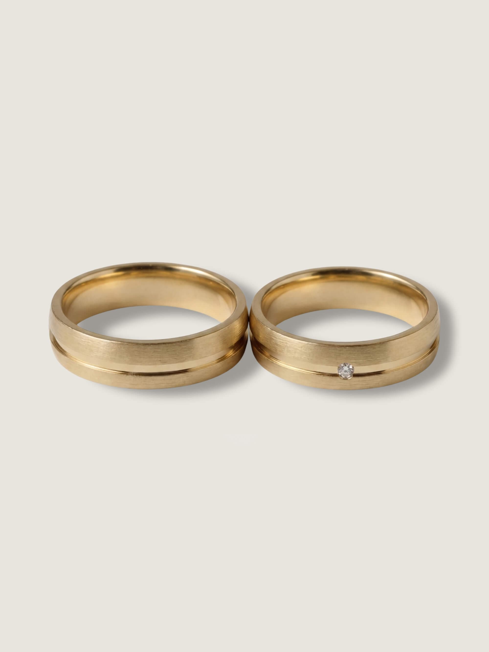 Horizon and Starlit Horizon duo wedding rings in yellow gold
