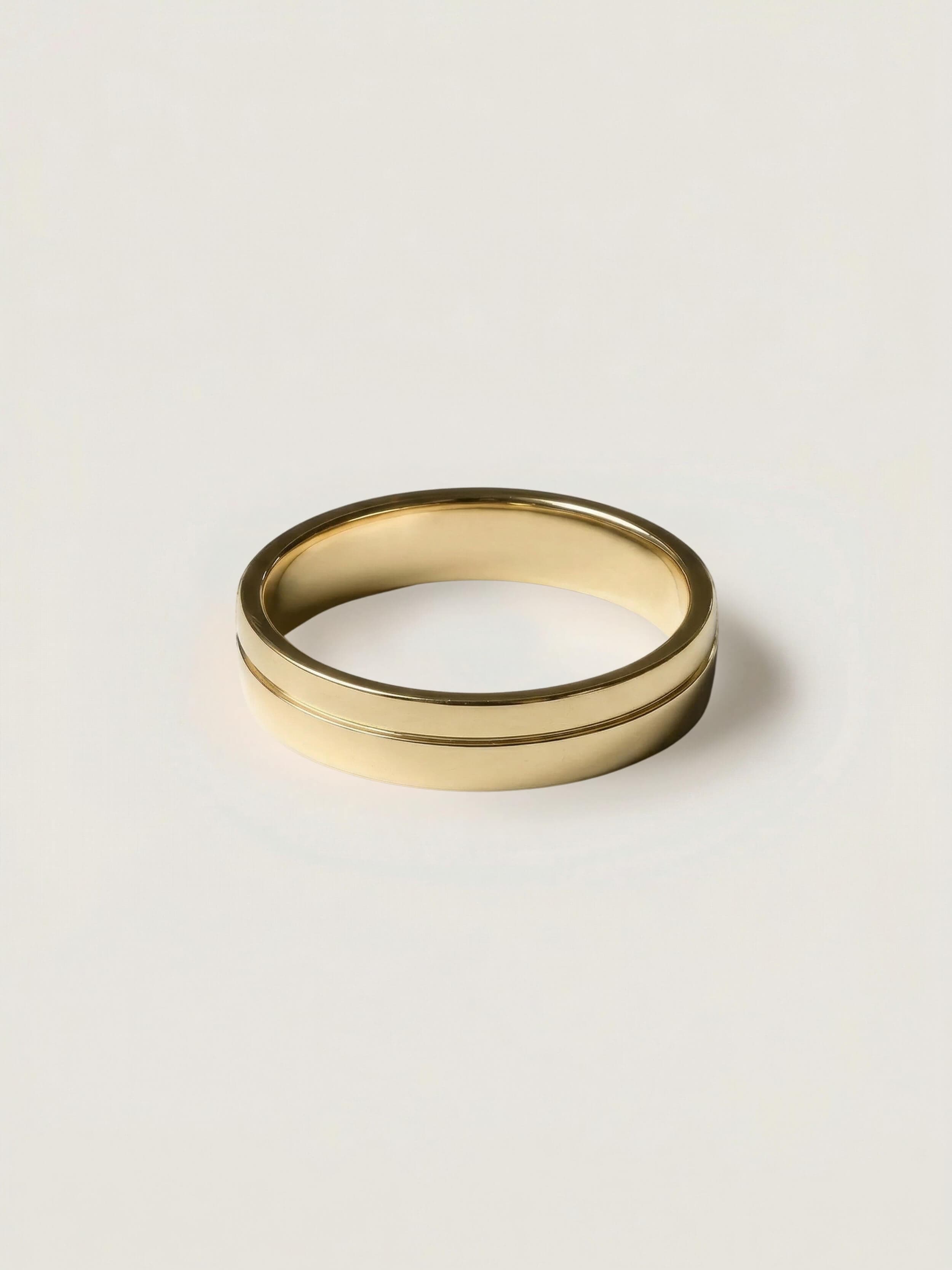 Line Ring in Yellow Gold