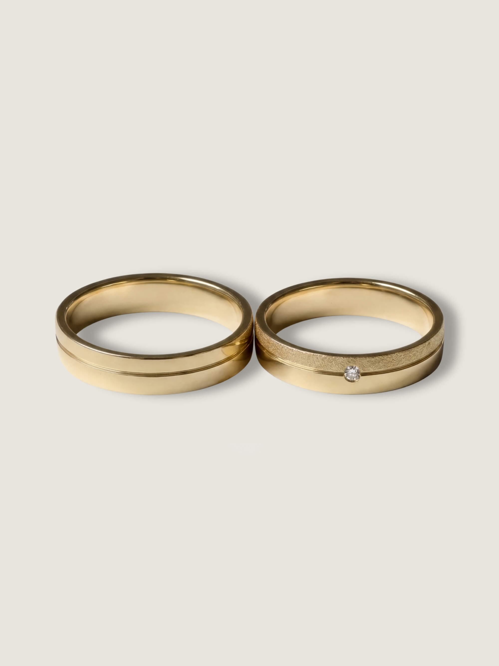 Line and Brilliant Relief duo wedding rings in yellow gold