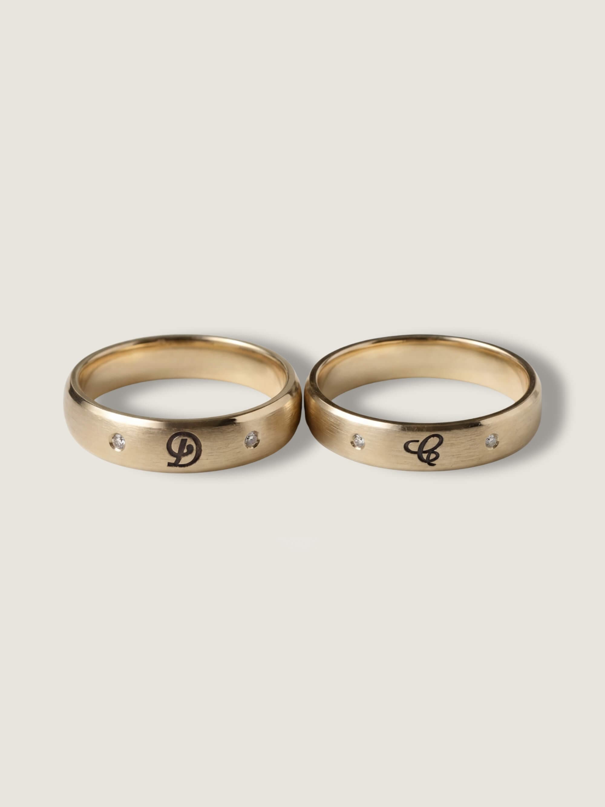 Signature duo wedding rings in yellow gold
