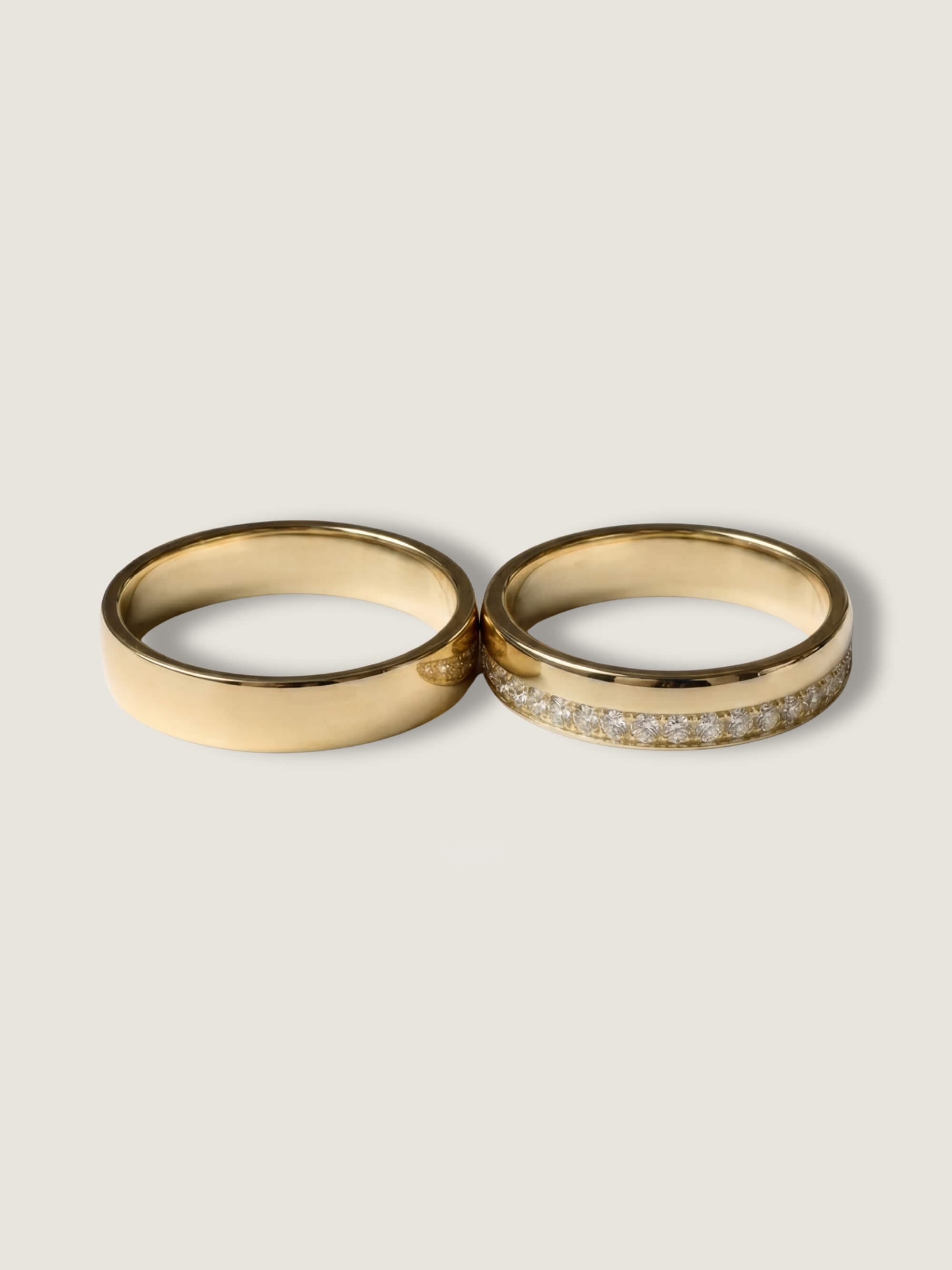 Classic 5mm and Threshold duo wedding rings in yellow gold