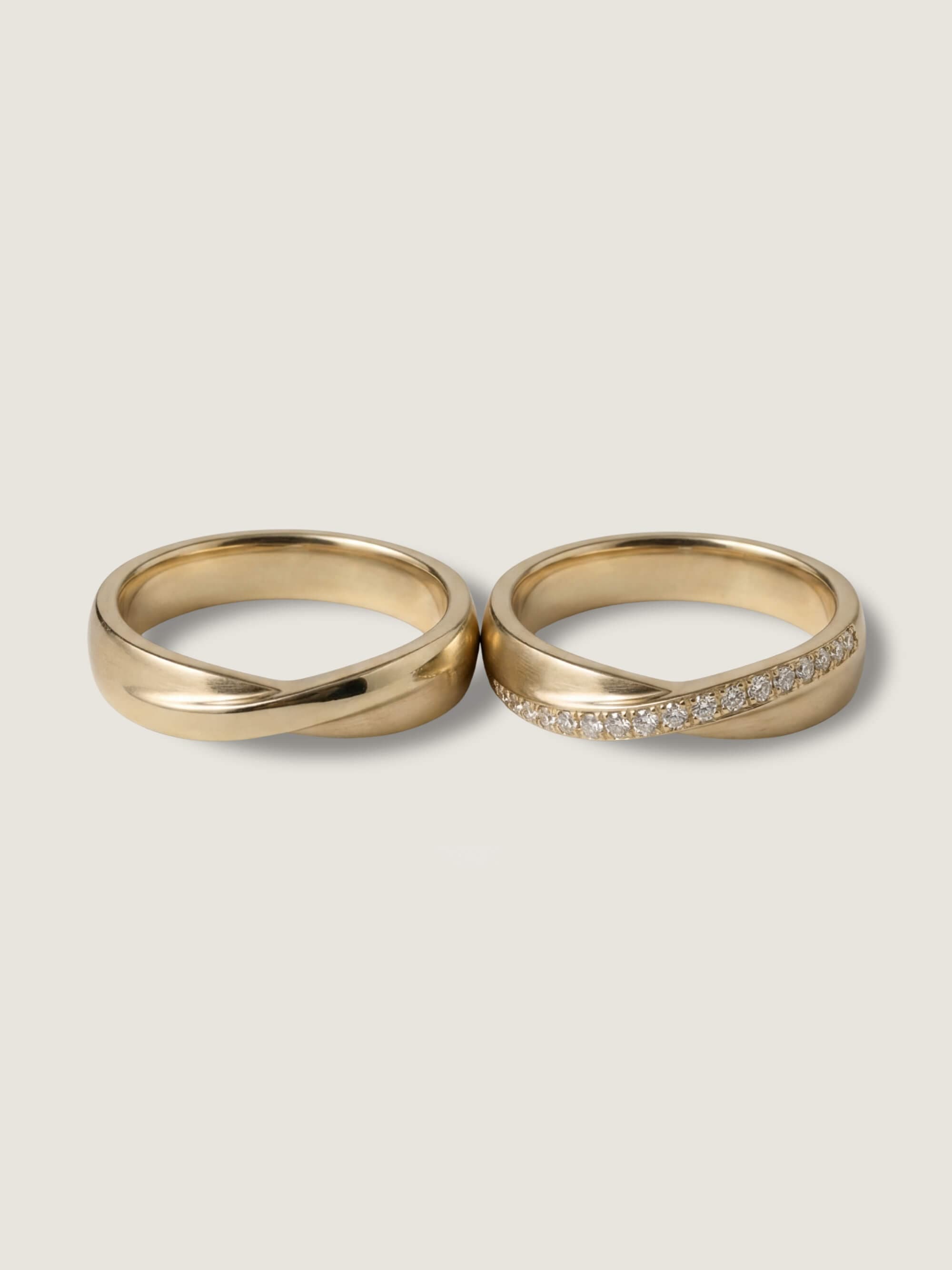 Union and Stellar Union duo wedding rings in yellow gold