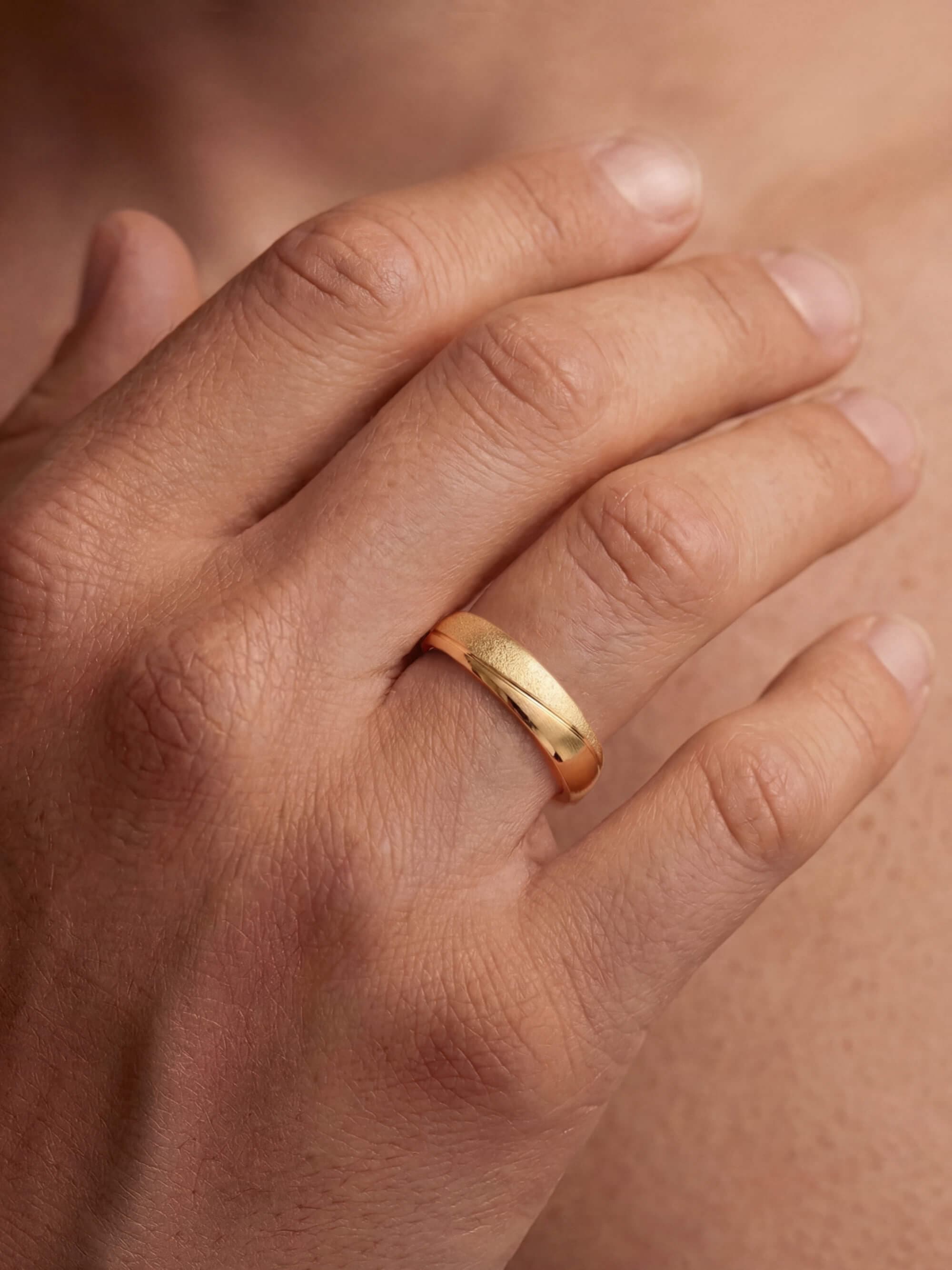 Classic Ring set S with Starlit Waves duo worn on man