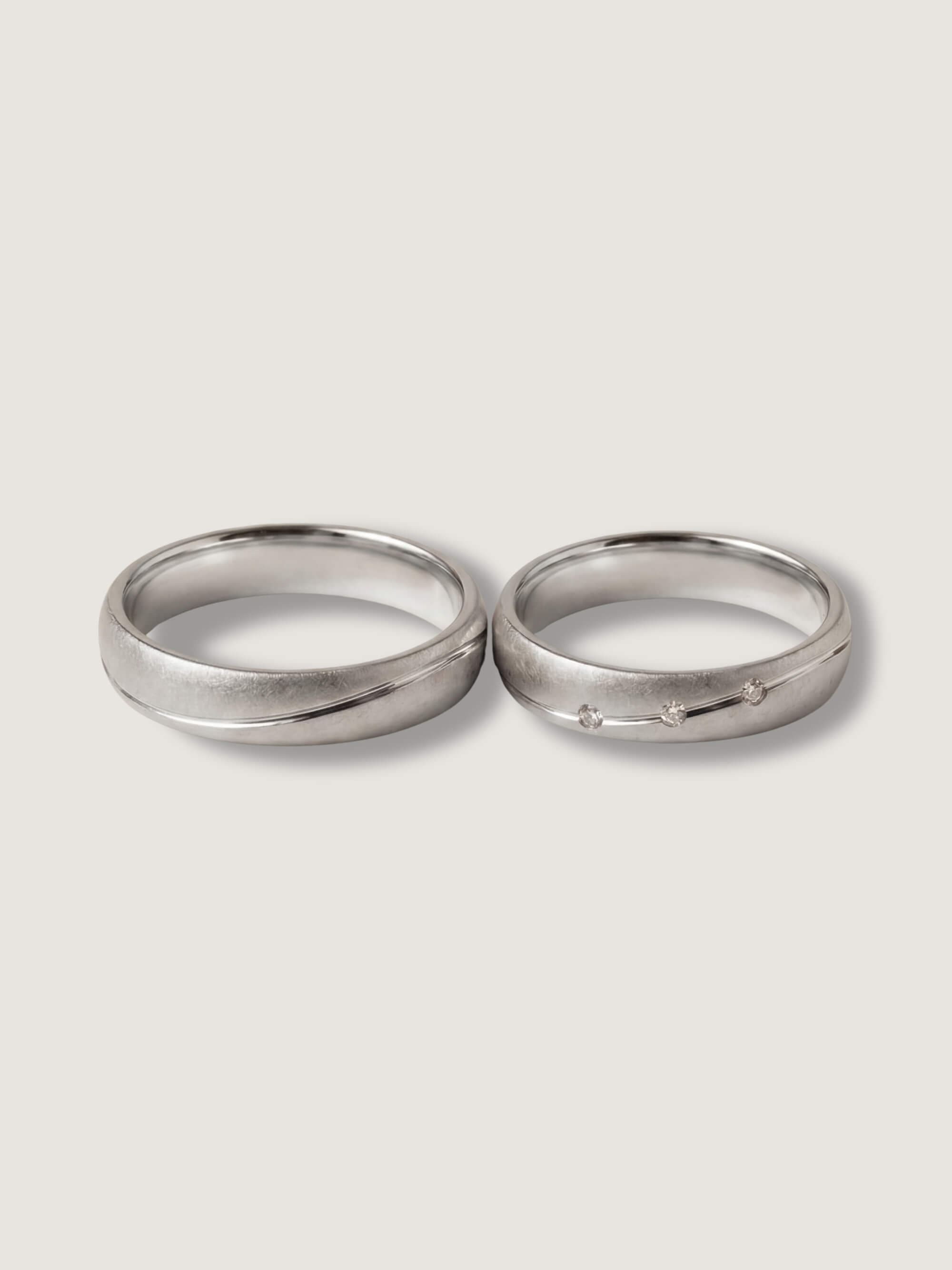 Waves and Waves Starlit duo wedding rings in white gold